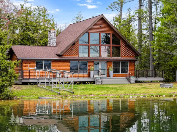 4055 Lake St, Lewiston, MI 49756