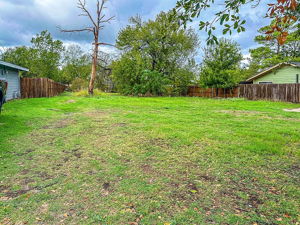1st image of 2704 Navarro Dr