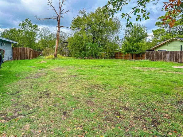 2704 Navarro Dr, Corsicana, TX 75110