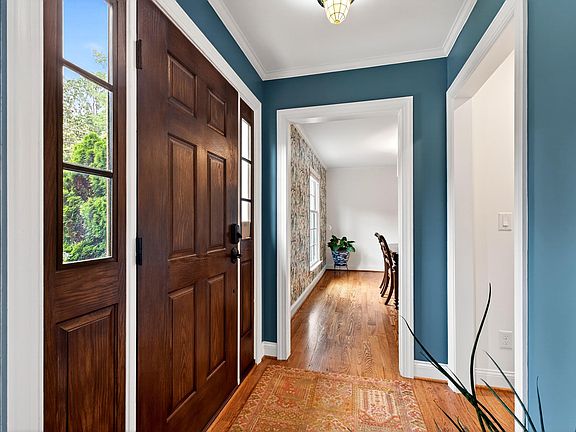 3rd image of 4704 Radcliff Rd