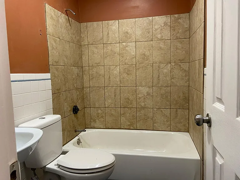 3211 Iantha St — Photo 12
