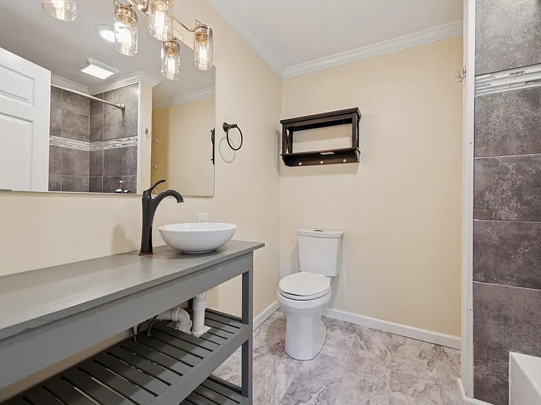509 E Barnard St — Photo 8