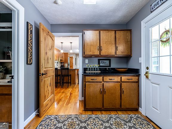 4th image of 131 Hine Rd SE