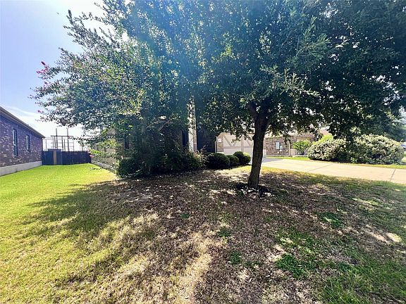 3rd image of 202 Emory Fields Dr