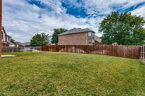 2700 Thorncreek Ln — Photo 6