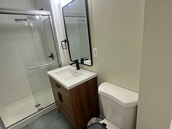 5th image of 36 Mahl Ave #1
