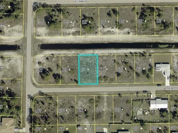 1111 Edgewood St E, Lehigh Acres, FL 33974