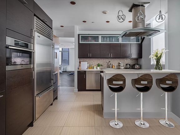 5th image of 556 3rd Ave Penthouse A1