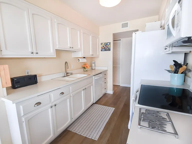 1750 Avenida Del Mundo #608 — Photo 14