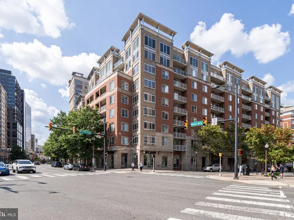 820 N Pollard St APT 806, Arlington, VA 22203