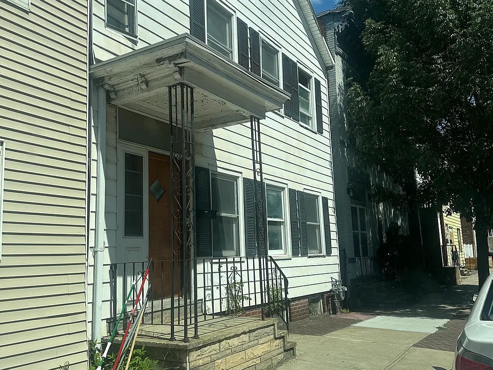 483 2nd St