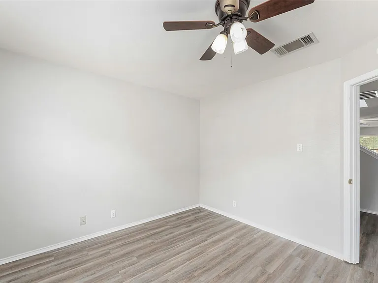 113 Matthew Dr — Photo 22