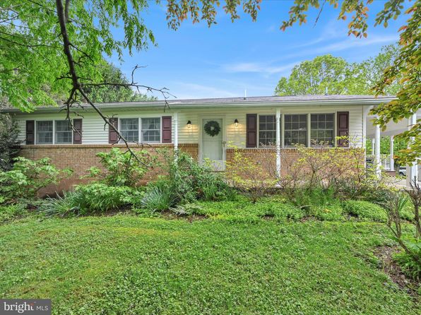 12 Mary Ave, Mechanicsburg, PA 17055