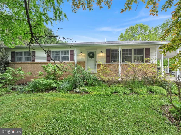 12 Mary Ave, Mechanicsburg, PA 17055