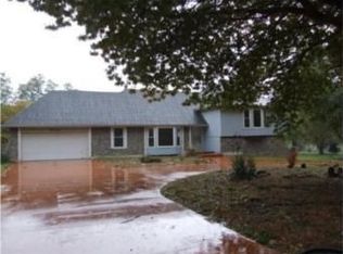 404 Appaloosa Dr, Raymore, MO 64083