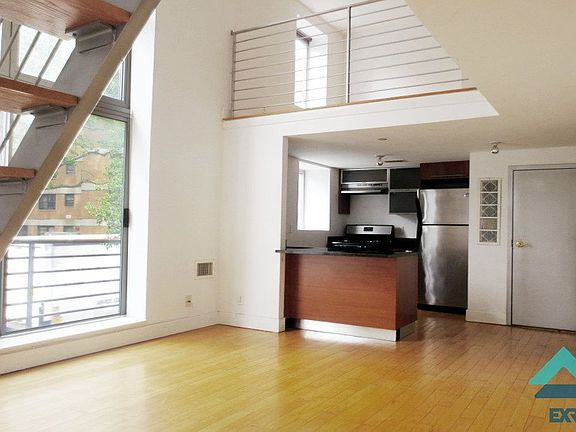 3rd image of 160 Scholes St APT 2A