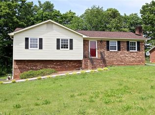 5883 Millstone Ln, Pfafftown, NC 27040
