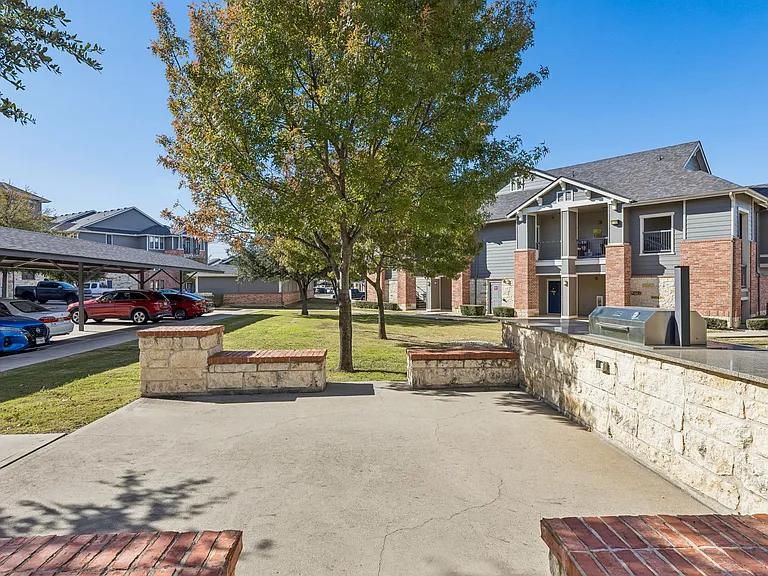 Platinum Castle Hills — Photo 38