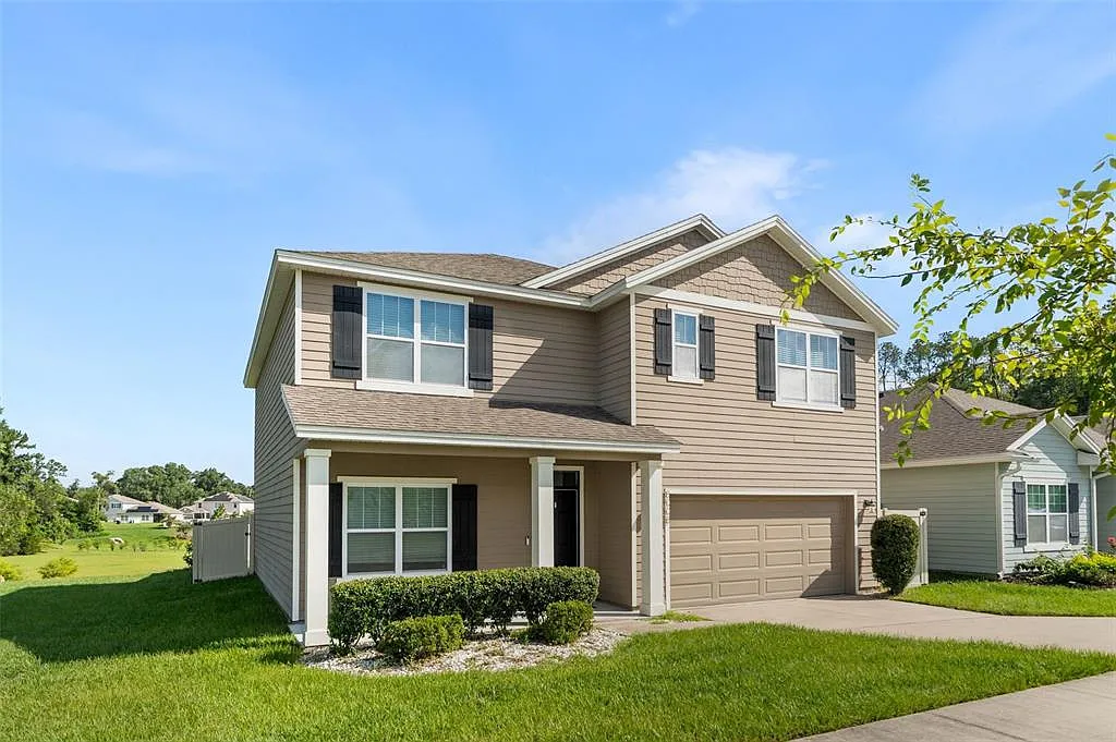 5 bed, 3.0 bath, 2556 sqft, $3,295 — Photo 4