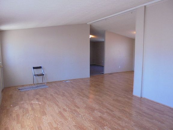 4th image of 313 E 15th St