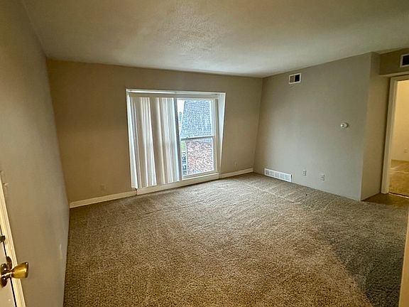 4th image of 1450 Meadowview Dr #9