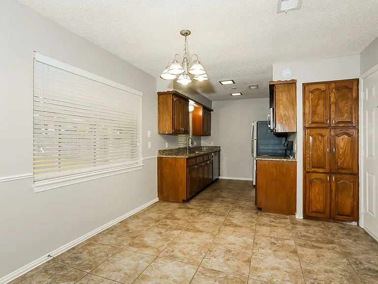 223 N Willow St — Photo 6