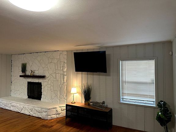 5th image of 5537 Primrose Ln