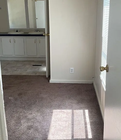 521 E Veterans Memorial Blvd #301 — Photo 25