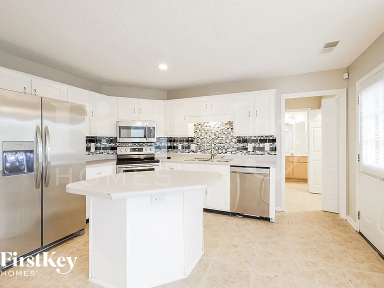 70 Center Oak Dr — Photo 6