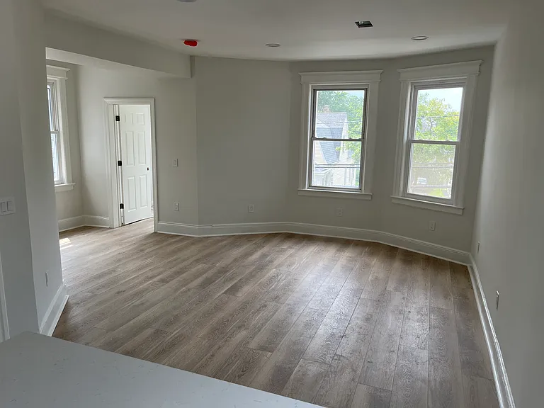 60 Hilton Ave #2 — Photo 3