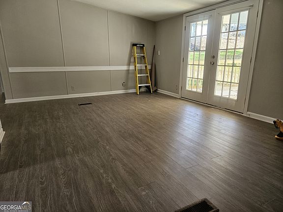 5th image of 3715 Hollow Creek Dr