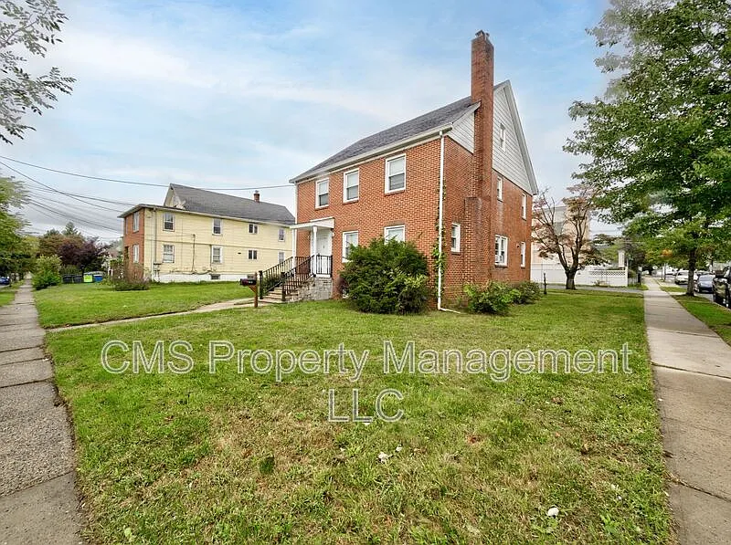 3 bed, 2.0 bath, 1355 sqft, $2,800 — Photo 3
