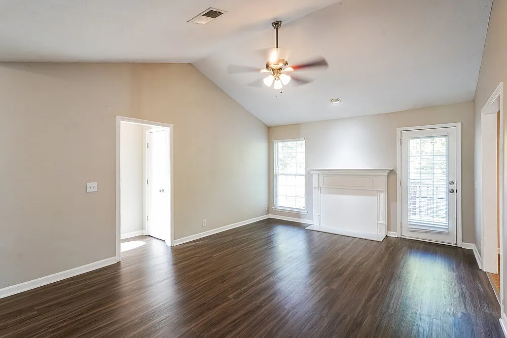 3 bed, 2.0 bath, 1507 sqft, $2,075 — Photo 4