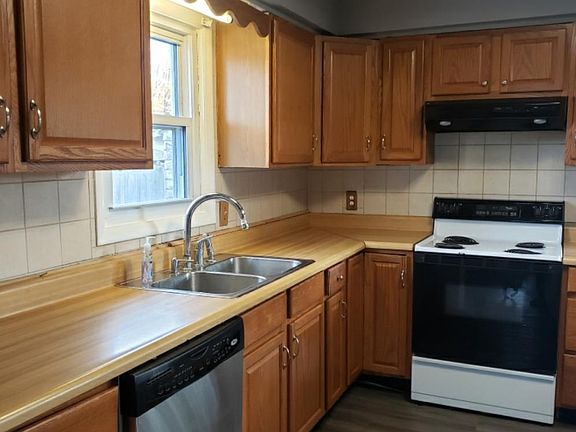 3rd image of 803 Meadow Ln