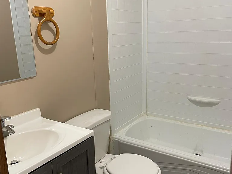 Hillview — Photo 36