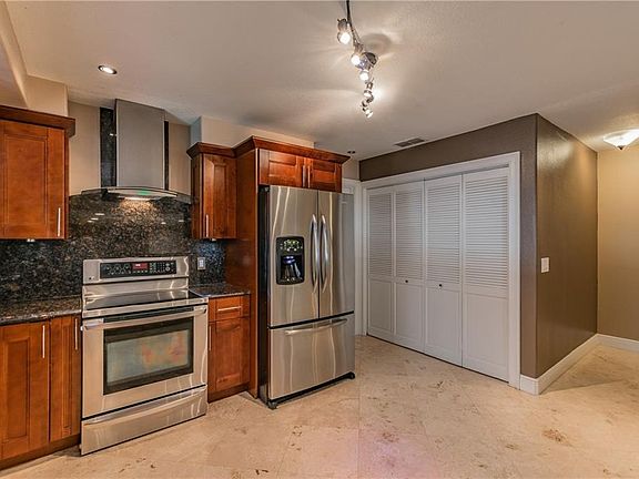 4th image of 7019 Twelve Oaks Blvd