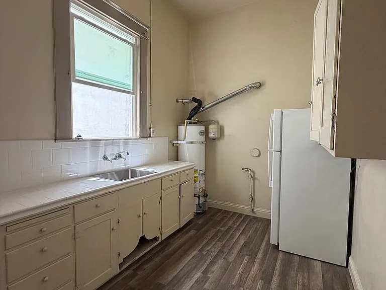 41 S San Joaquin St — Photo 3
