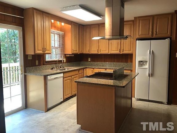 2nd image of 204 Glenhill Ln