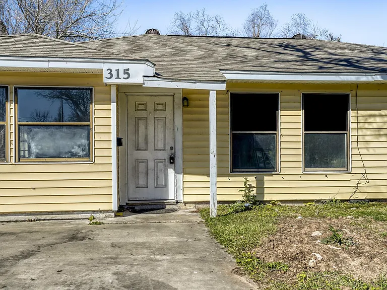 315 Acacia St — Photo 3