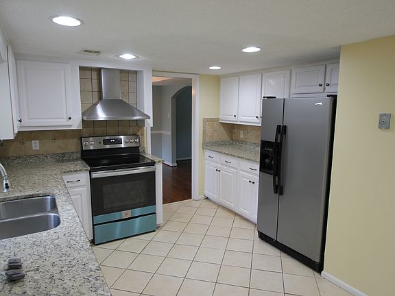 3rd image of 1109 Paddock Dr