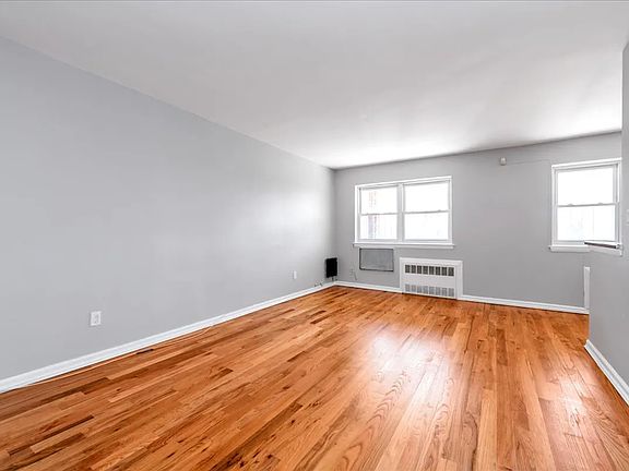 3rd image of 991 E 77th St