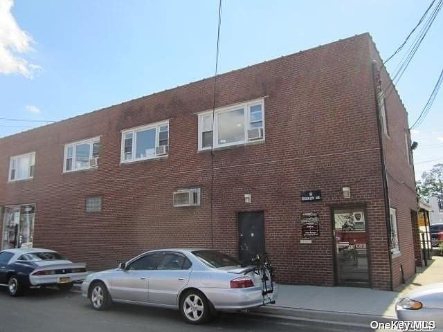 2nd image of 503 Hicksville Rd