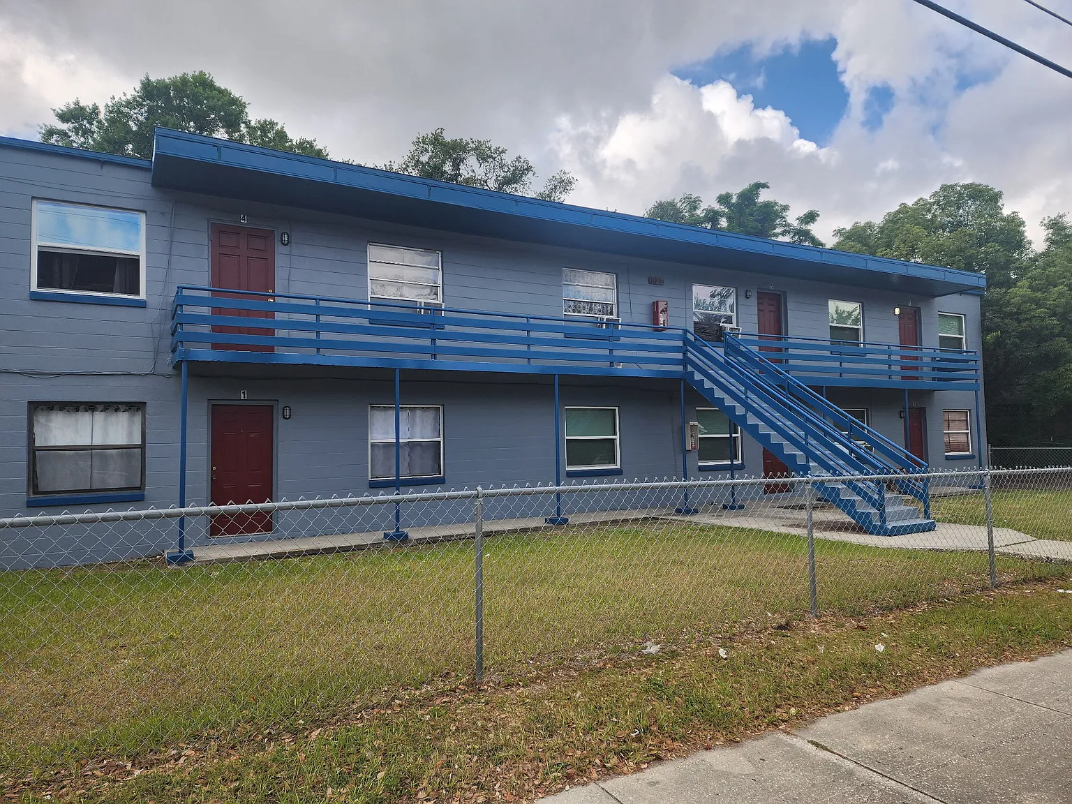 1028 W South St — Photo 2