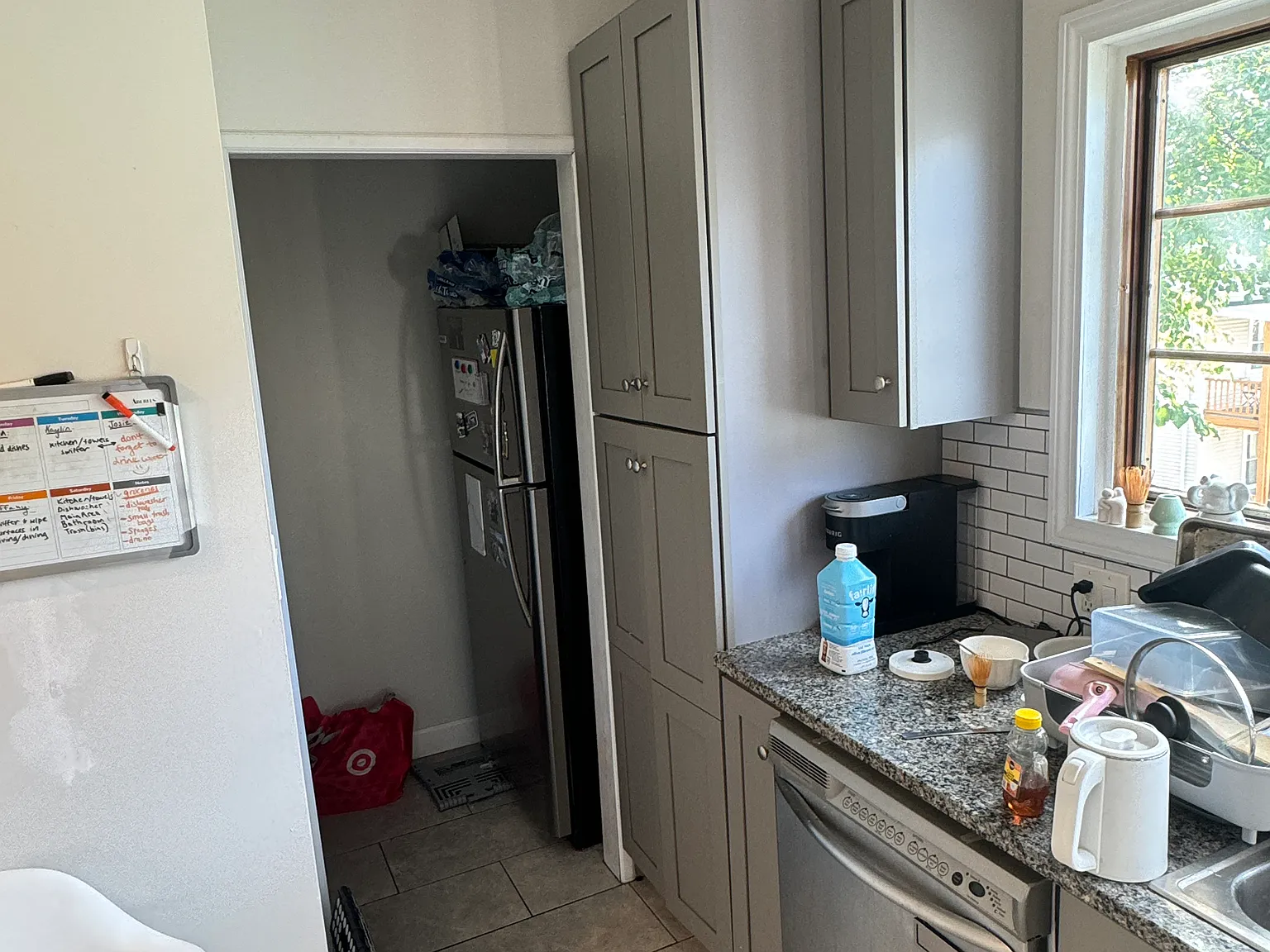 5 bed, 1.5 bath, 9999 sqft, $7,500 — Photo 2