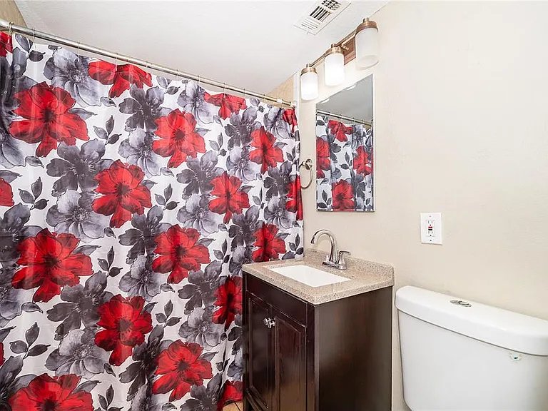 944 Halstead St — Photo 23