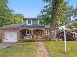 10 Hillcrest Rd, Wakefield, MA 01880