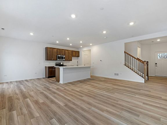 4th image of 16531 Golden Valley Ln