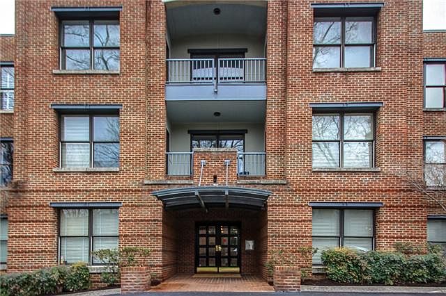 1st image of 4040 Woodlawn Dr Unit 32