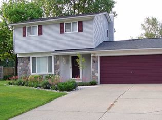 2672 Ravenglass Rd, Waterford, MI 48329