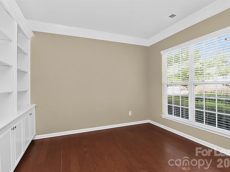 10229 Blairbeth St — Photo 5